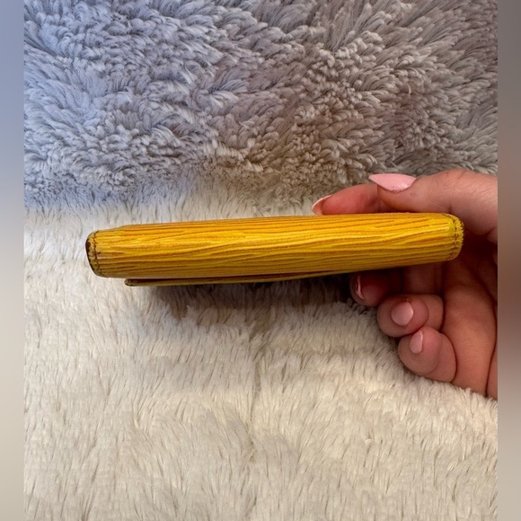 Vintage Louis Vuitton Elise Epi Wallet - Picture 9 of 12